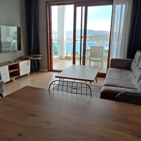Aura Apartment *